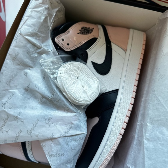Wmns Air Jordan 1 Retro High OG SE
'Bubble Gum' - Picture 3 of 4